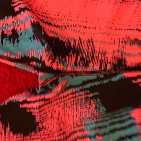 Fabletics NWOT Capri Leggings Size M - Picture 5 of 8